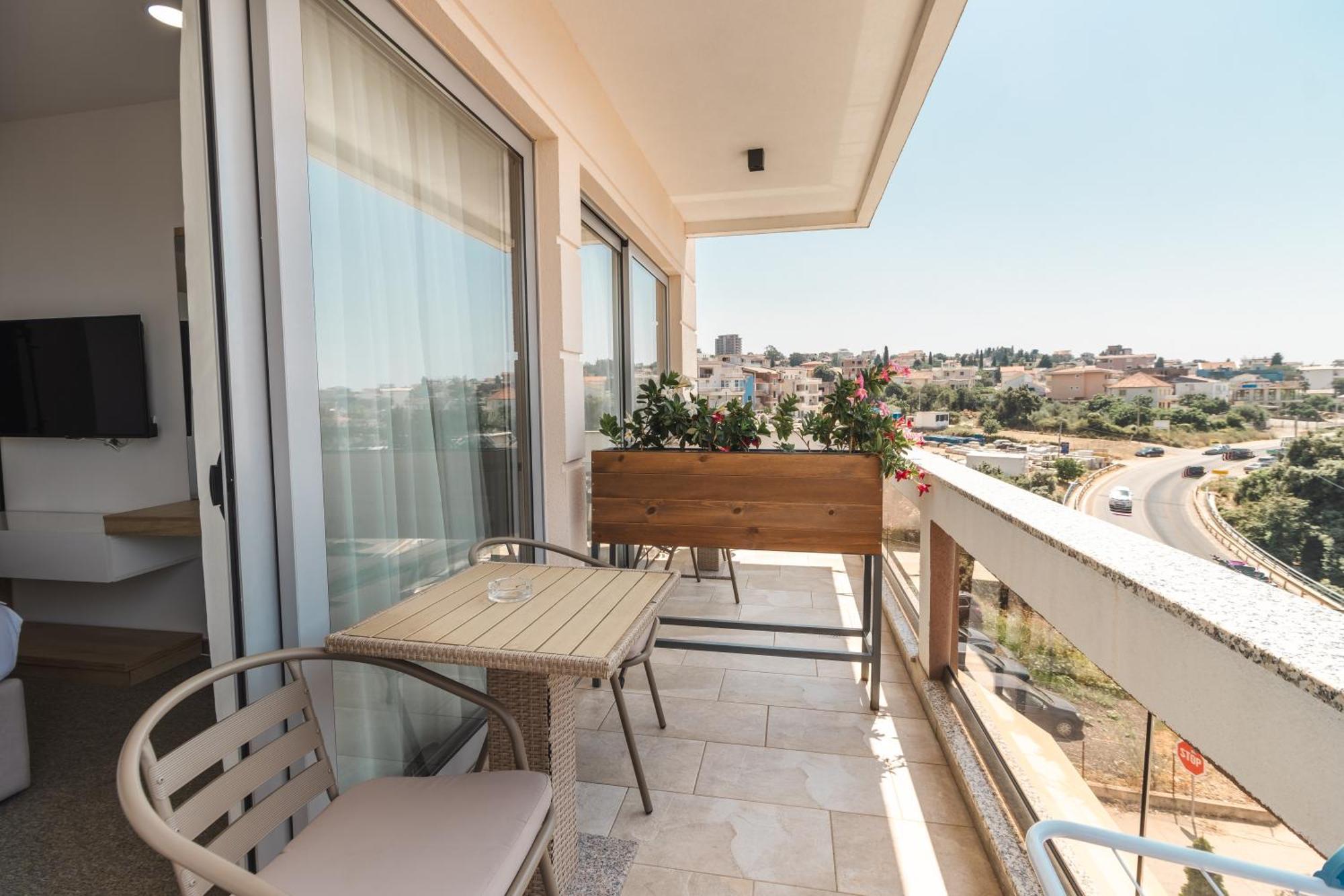 Lux Hotel M Dobra Voda Kültér fotó