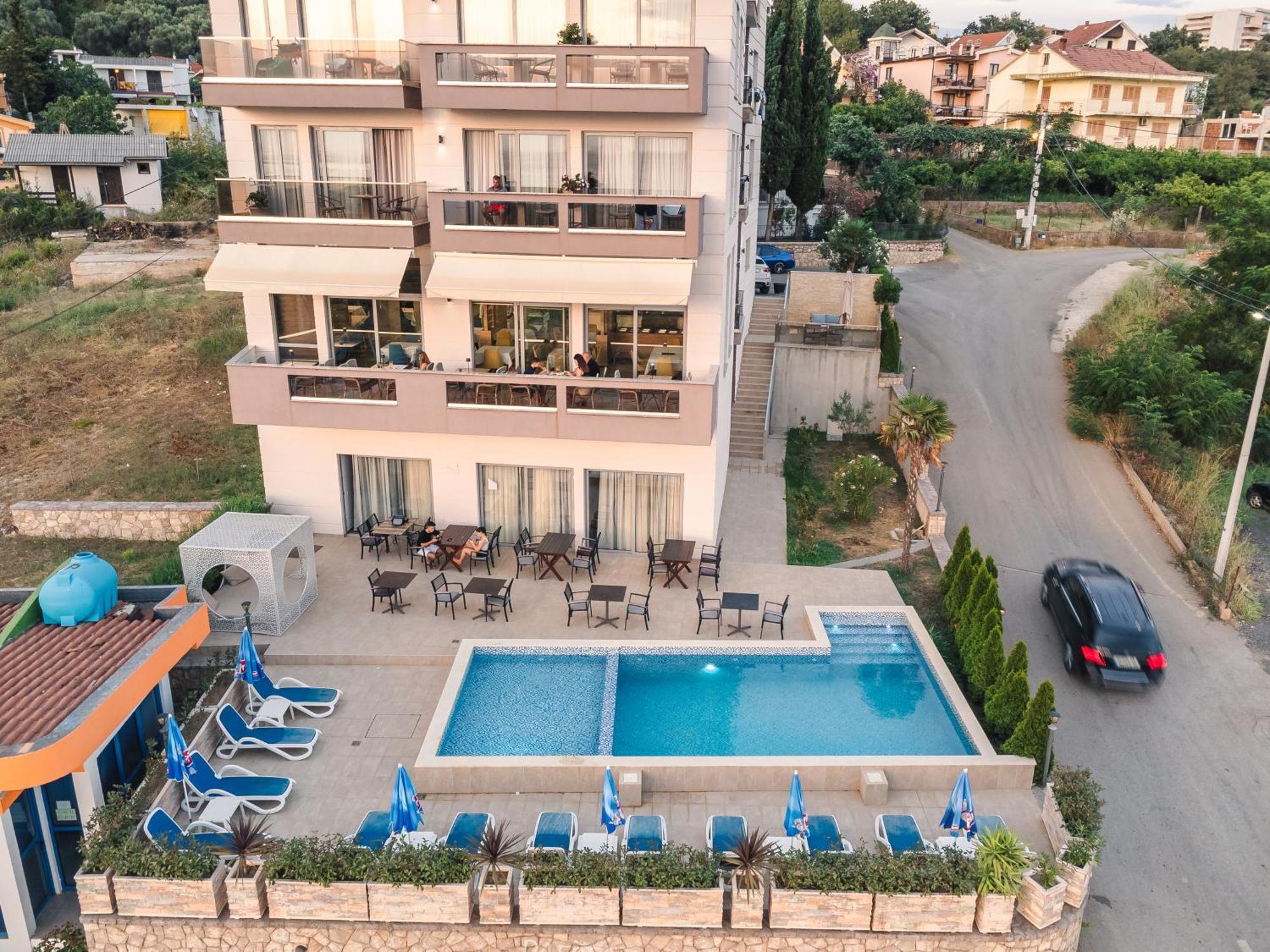 Lux Hotel M Dobra Voda Kültér fotó